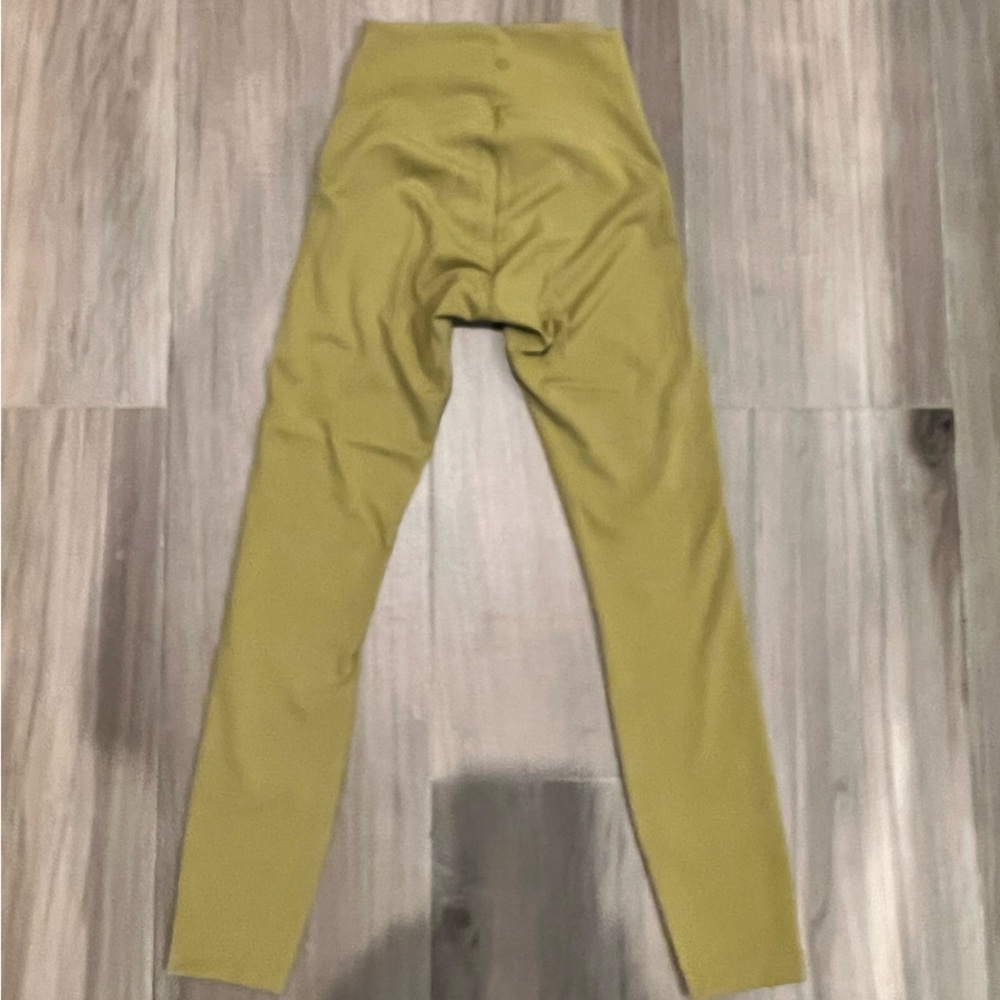 Lululemon leggings size 2 never worn